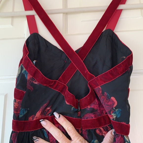 Gianni Bini Velvet trim Holiday/Special Occasion Dress - Picture 8 of 9